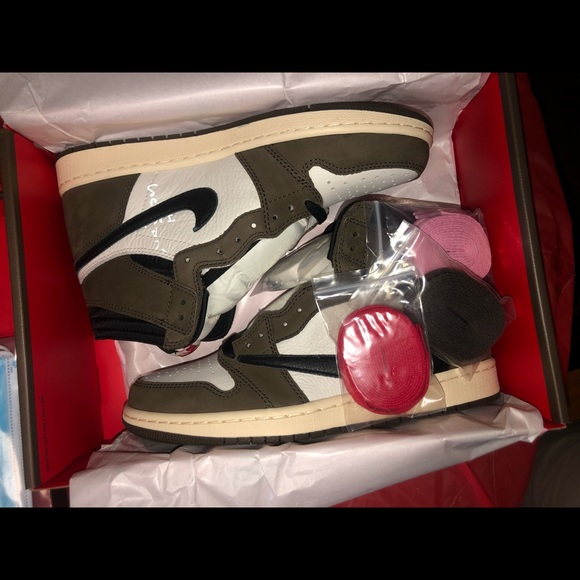 jordan Retro 1 HIGH Travis scott - Picture 1 of 8